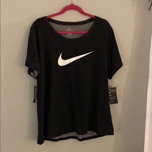 The Nike tee black